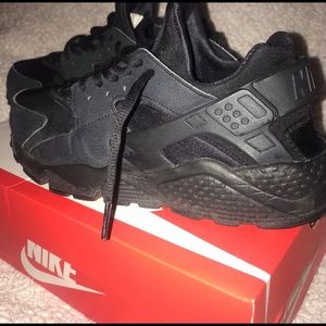 Nike Women’s Air Huarache - Running shoes ALL BLACK/BLACK SIZE 8.5